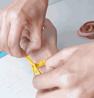 Application du bracelet au poignet